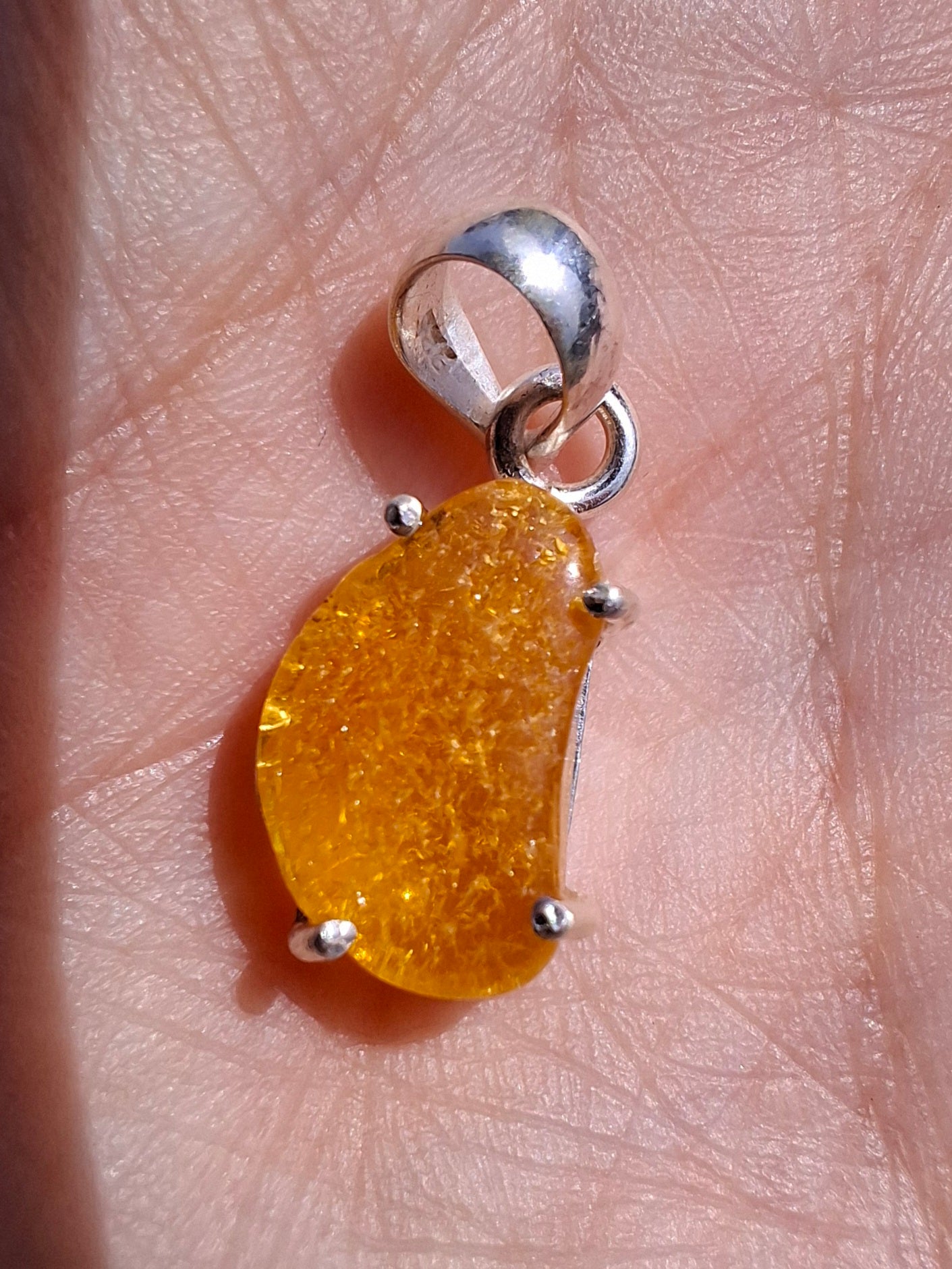 Baltic Amber Pendant, 925 Silver, Fossil (Ref: AP22)