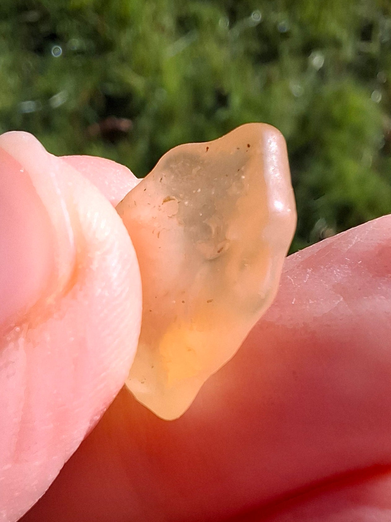 Libyan Desert Glass small Piece, 1.55g, Tektite (Ref: L1347)