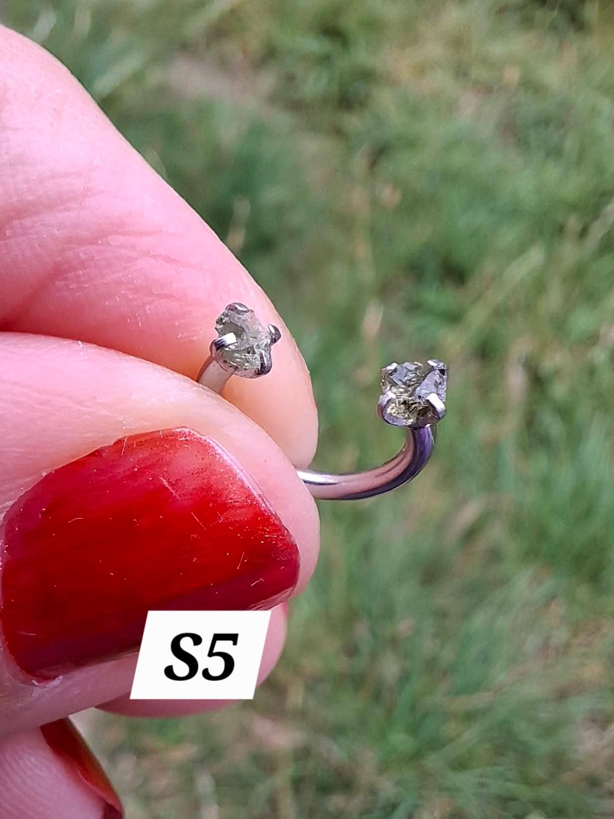 Moldavite (raw) HORSESHOE SEPTUM RING, 16G, Surgical steel, Tektite (Ref: S5)