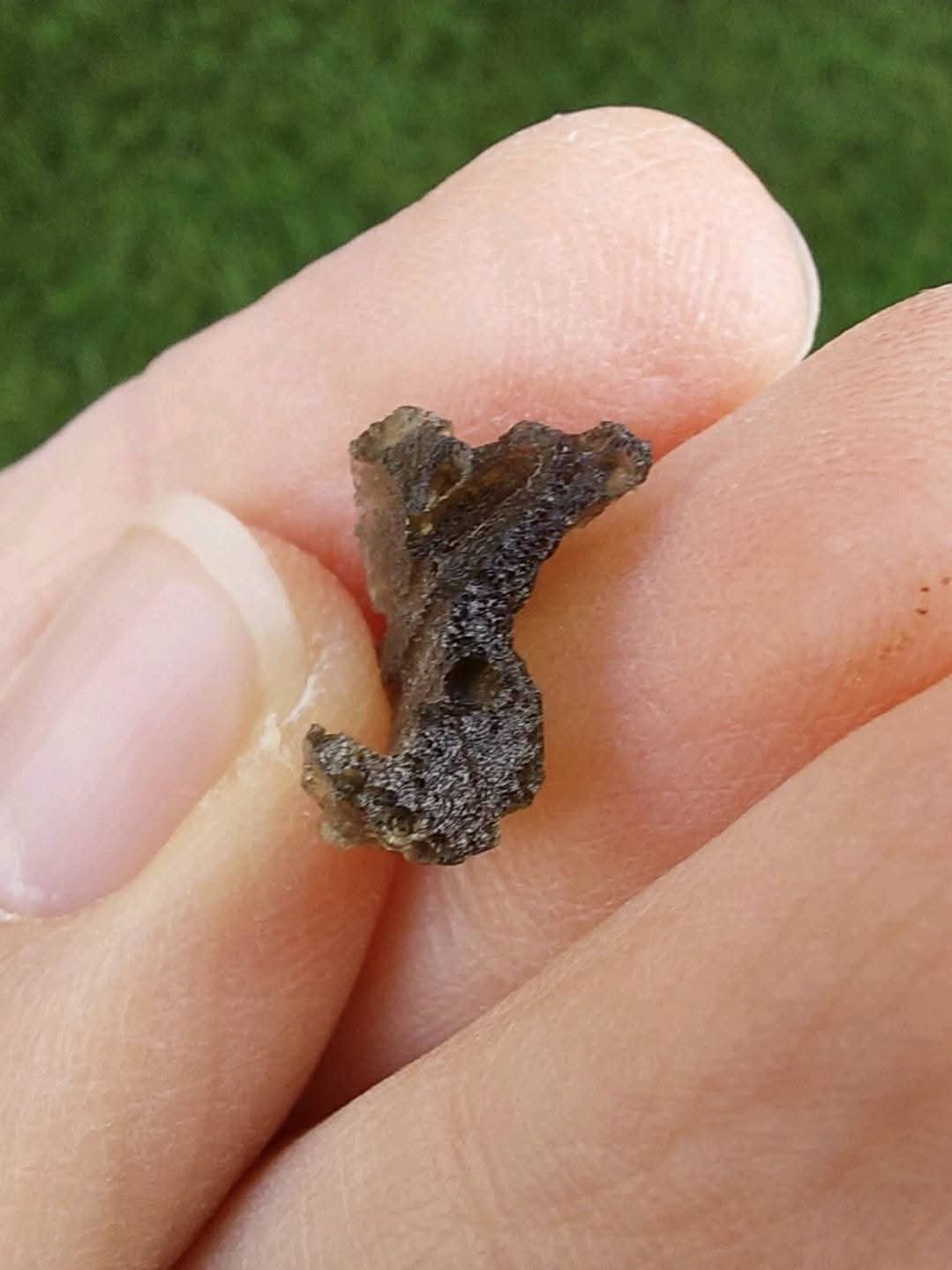Moldavite Piece, 0.75g, Tektite (Ref: 889a)