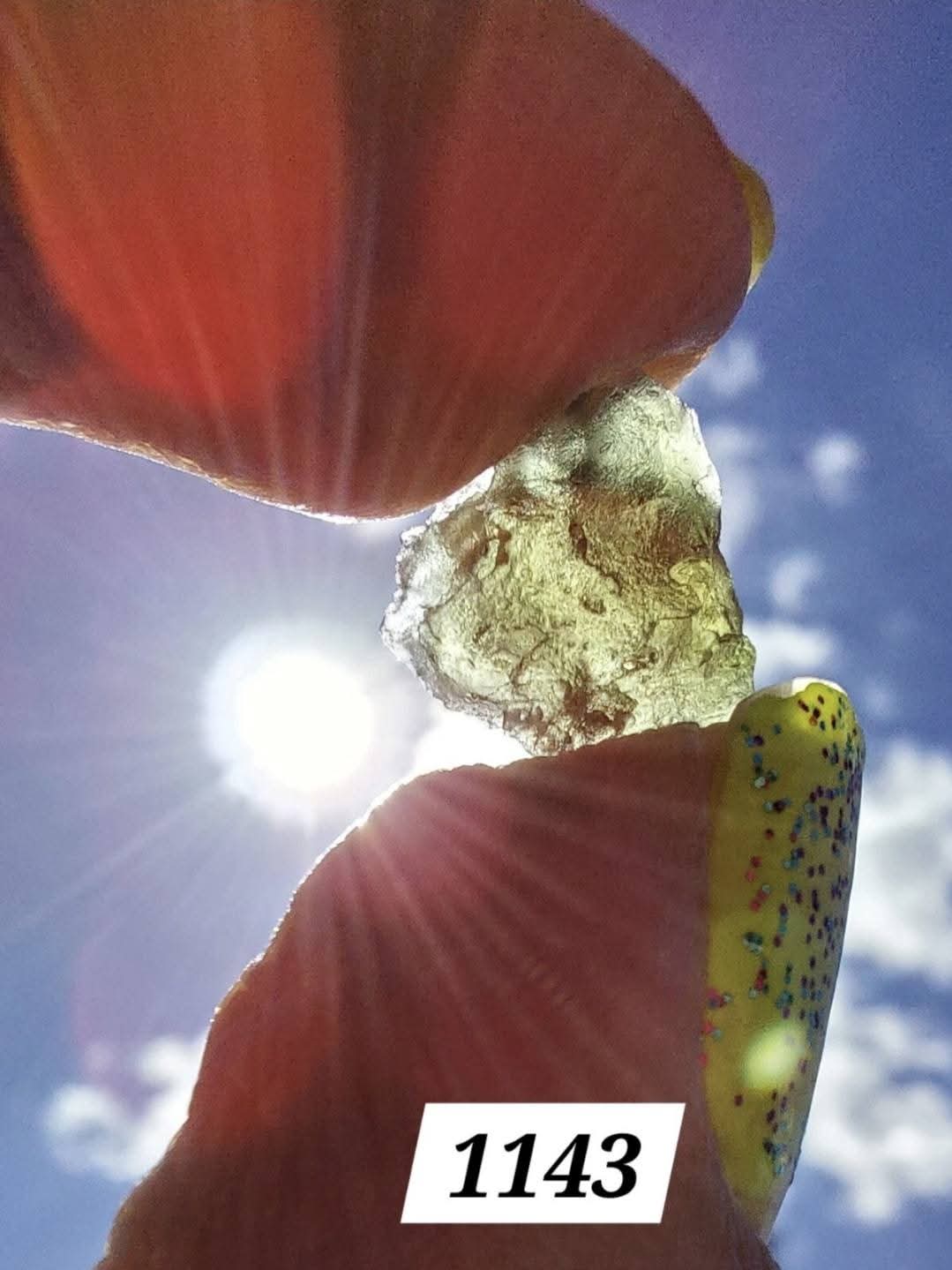 Moldavite Piece, 0.64g, Tektite (Ref: 1143)