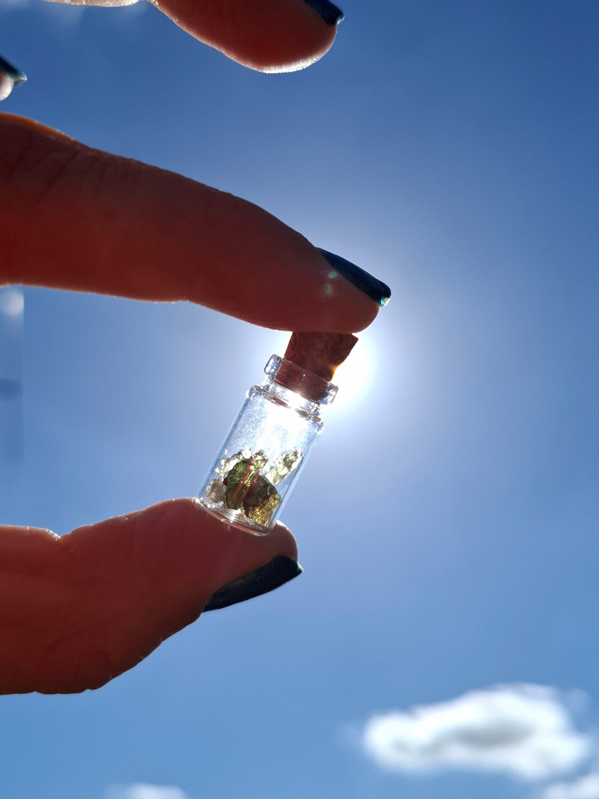 Moldavite Chips (0.50g) in 1ml Bottle, Tektite (Ref: B22)