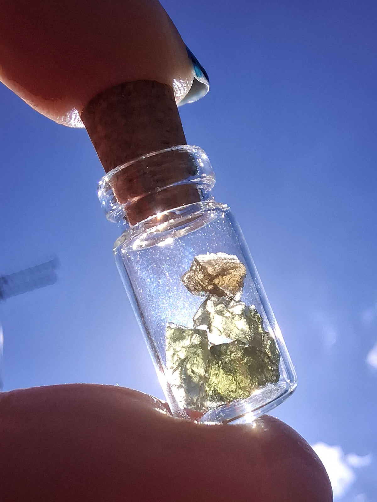 Moldavite Chips (0.50g) in 1ml Bottle, Tektite (Ref: B28)
