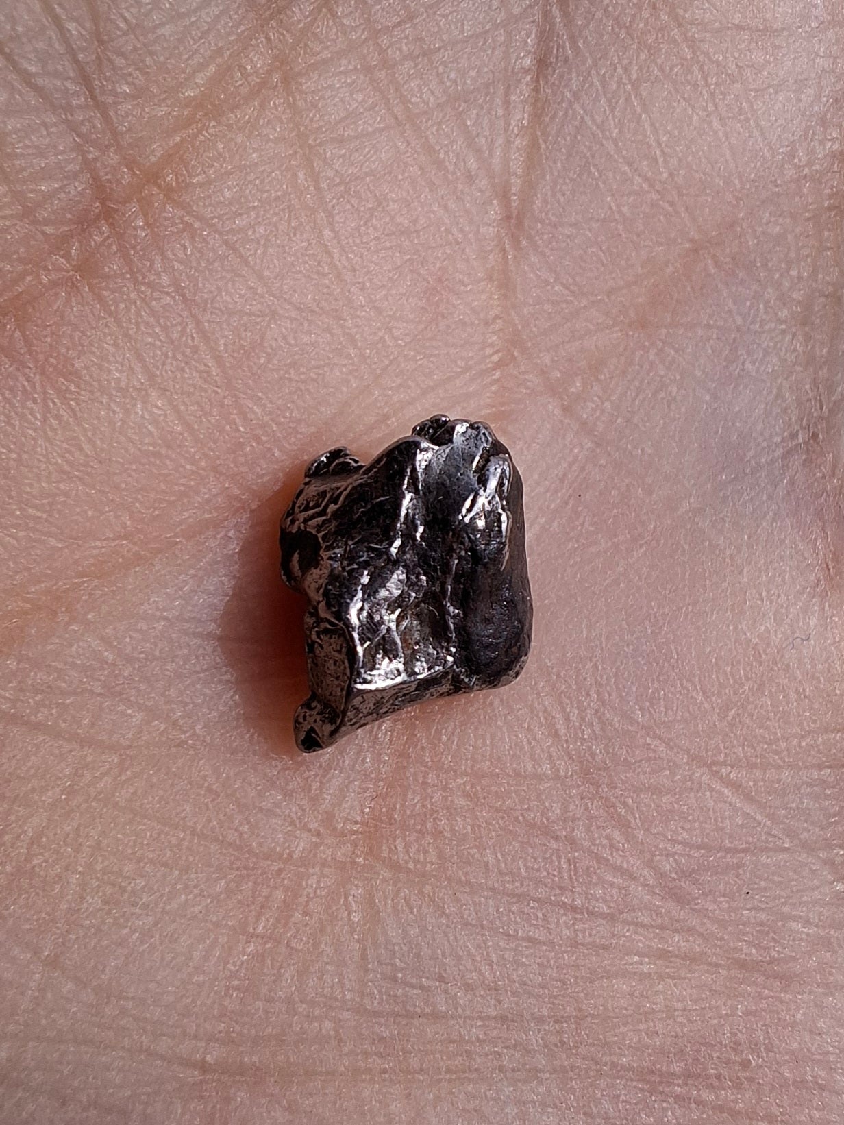 Campo del Cielo, 0.91g, Nickel Iron Meteorite (Ref: C1)