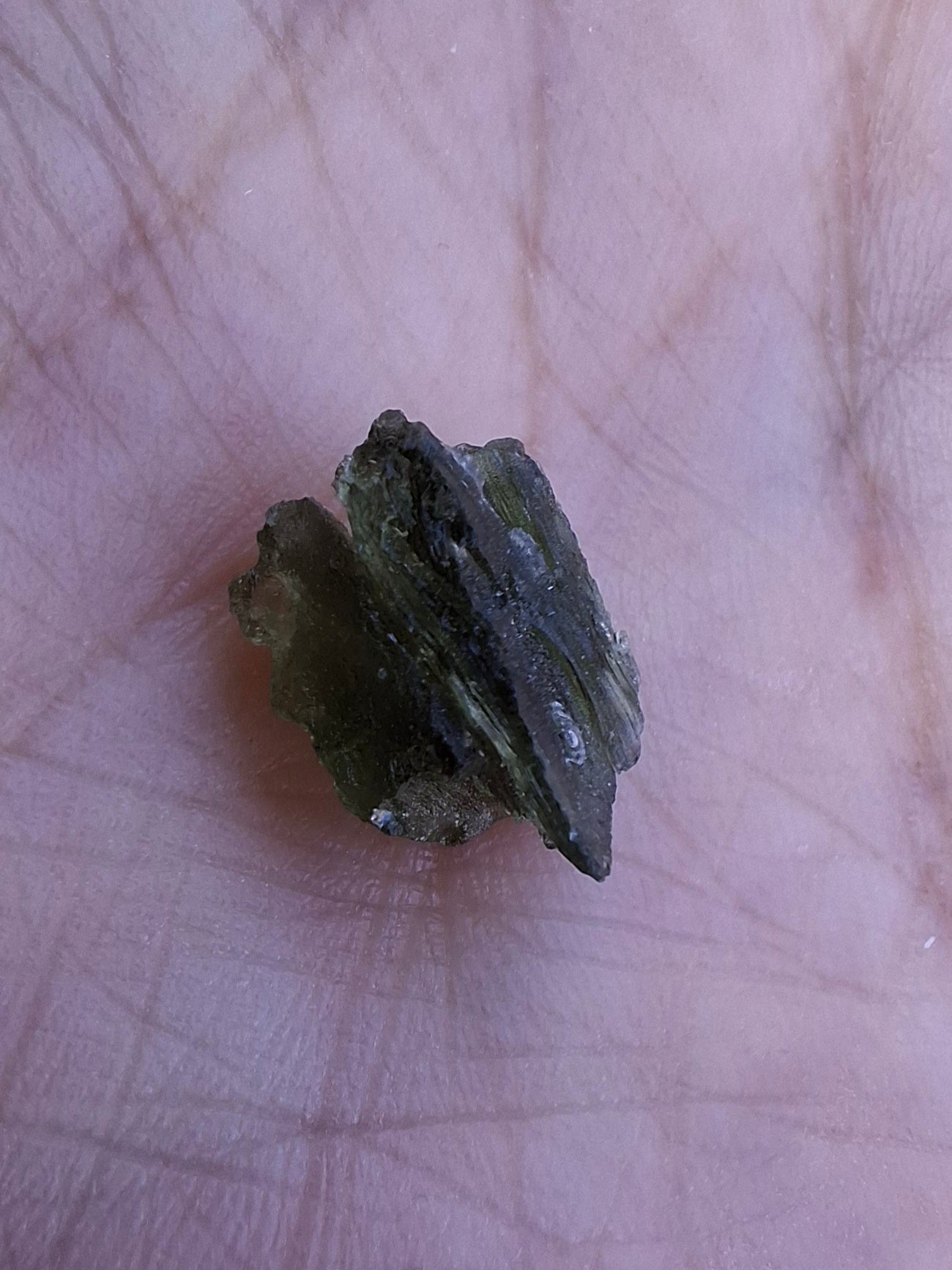 Moldavite Piece, 0.84g, Tektite (Ref: 1445)