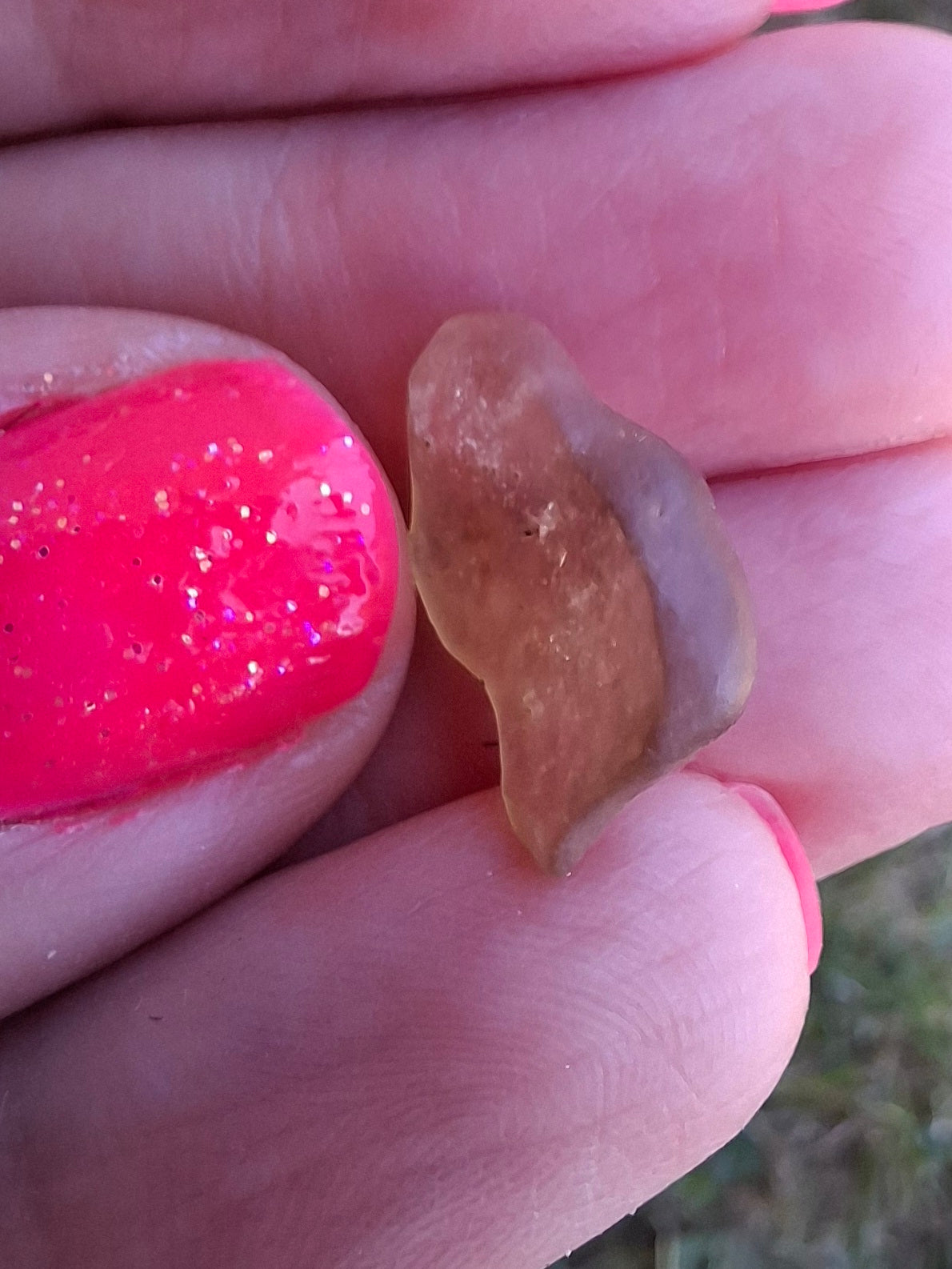 Libyan Desert Glass (darker) Piece, 0.95g, Tektite (Ref: L1363)
