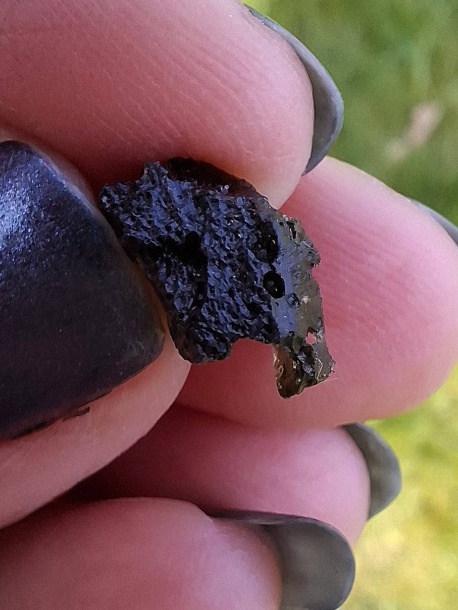 Moldavite Piece, 0.87g, Tektite (Ref: 1392)