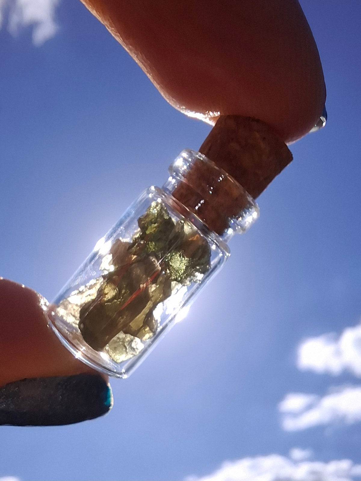 Moldavite Chips (1.00g) in 1ml Bottle, Tektite (Ref: B35)