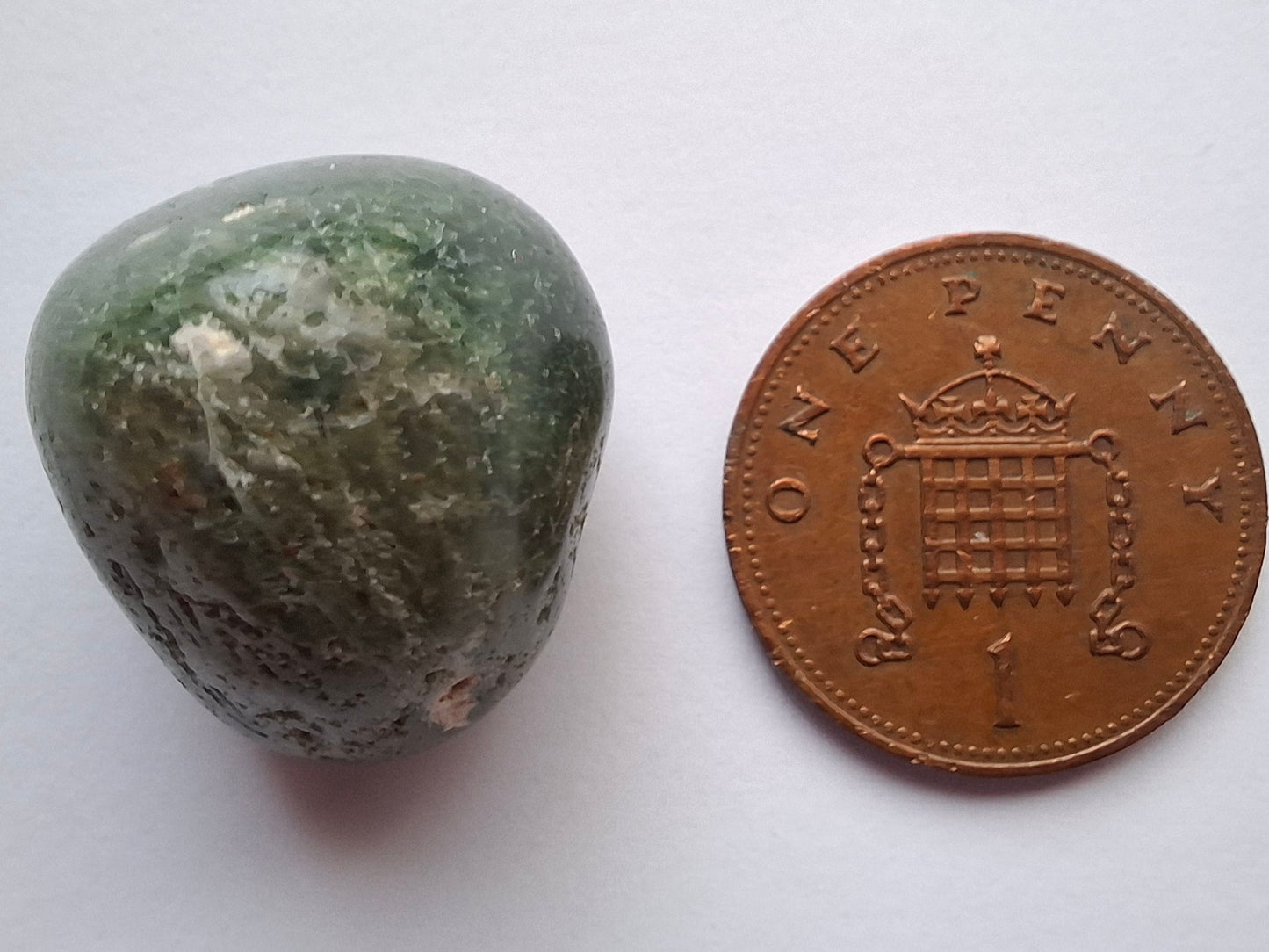 Green Moss Agate, Tumble Stone, Crystal (Ref: T167)