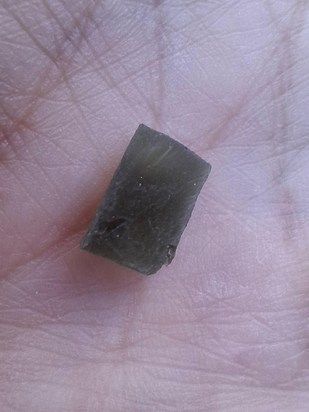 Moldavite Piece, 0.57g, Tektite (Ref: 1439)
