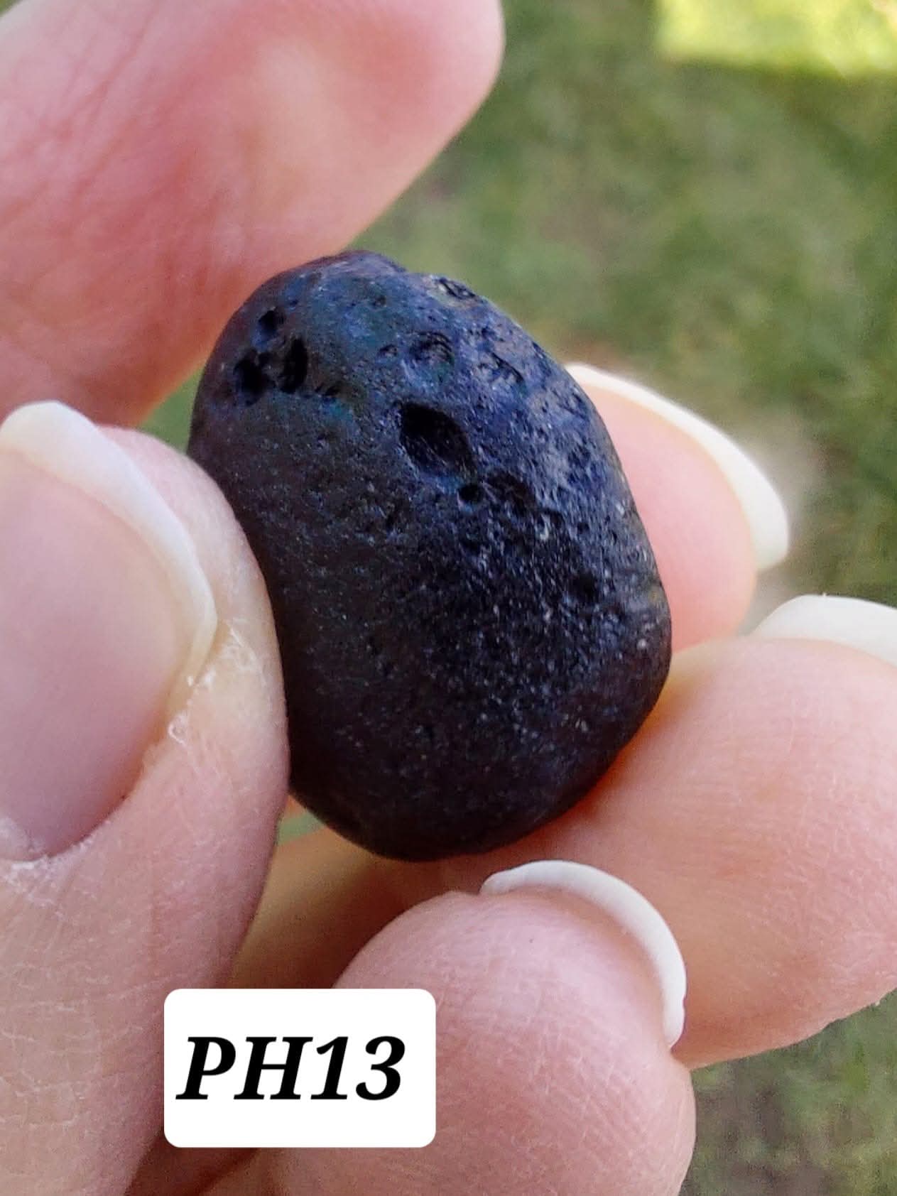 Philippinite (Rizalite), 9.24g, Tektite