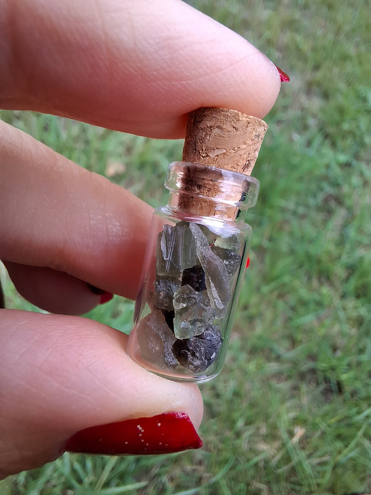 Moldavite Chips (1.00g) in 1ml Bottle, Tektite (Ref: B37)