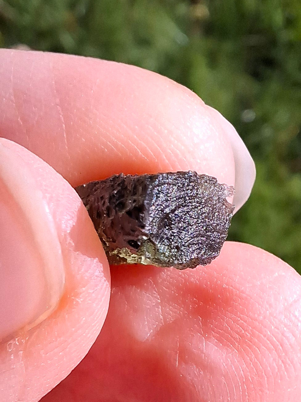 Moldavite Piece, 0.88g, Tektite (Ref: 1333)