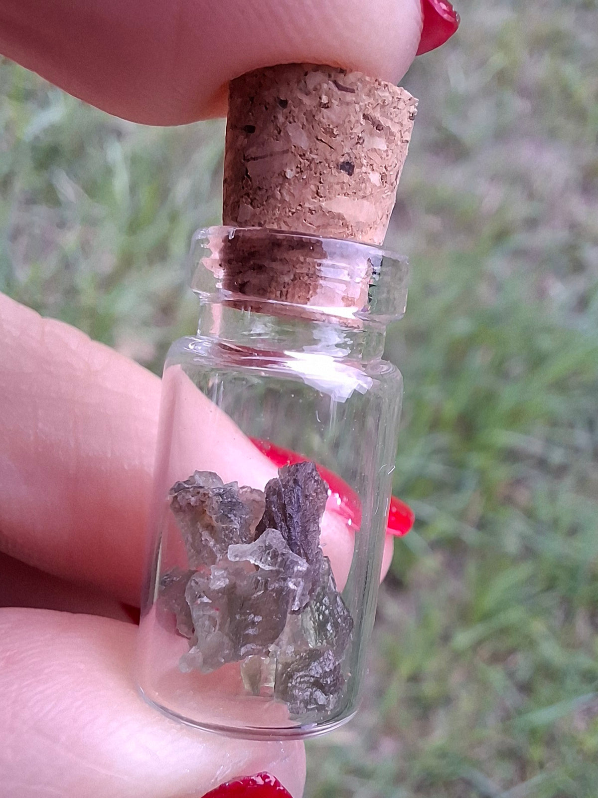 Moldavite Chips (0.50g) in 1ml Bottle, Tektite (Ref: B29)