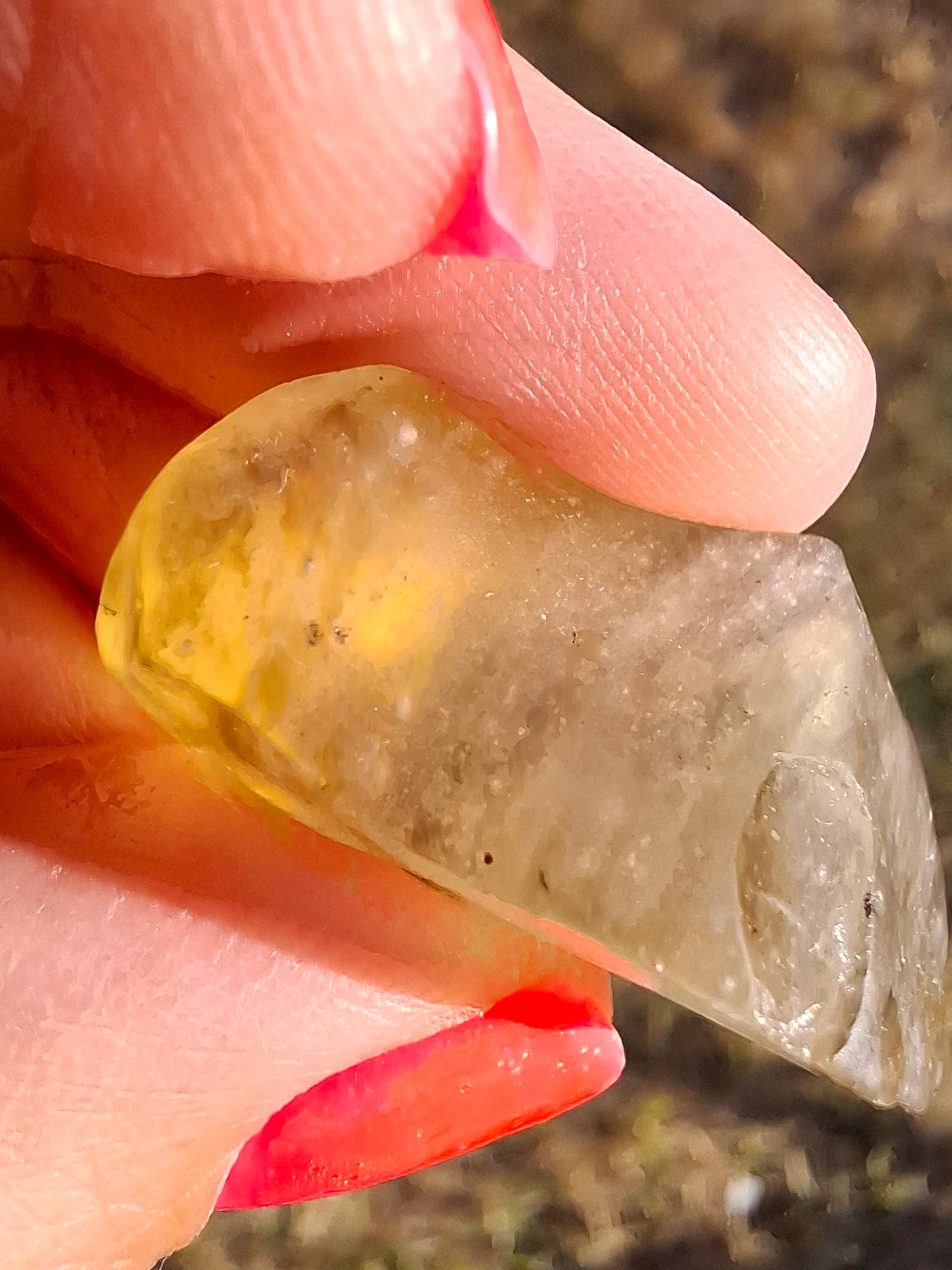 Libyan Desert Glass (darker) Piece, 12.00g, Tektite (Ref: L1377)