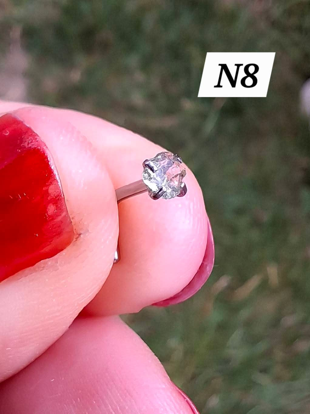 Moldavite (raw) NOSE STUD, 18G, L shape, Surgical steel, Tektite (Ref: N8)