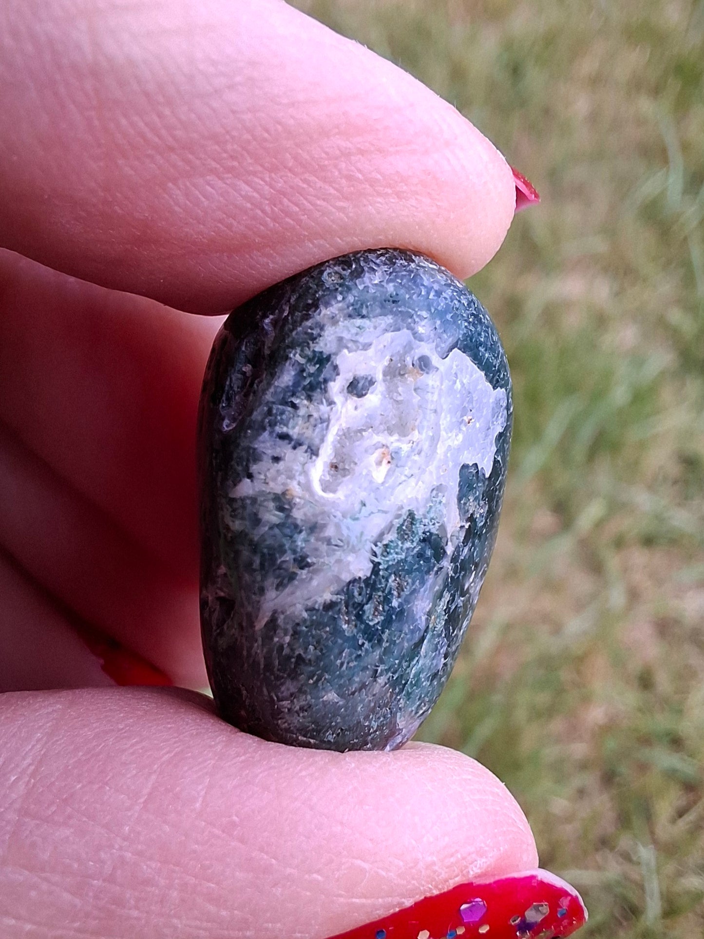 Green Moss Agate, Tumble Stone, Crystal (Ref: T170)
