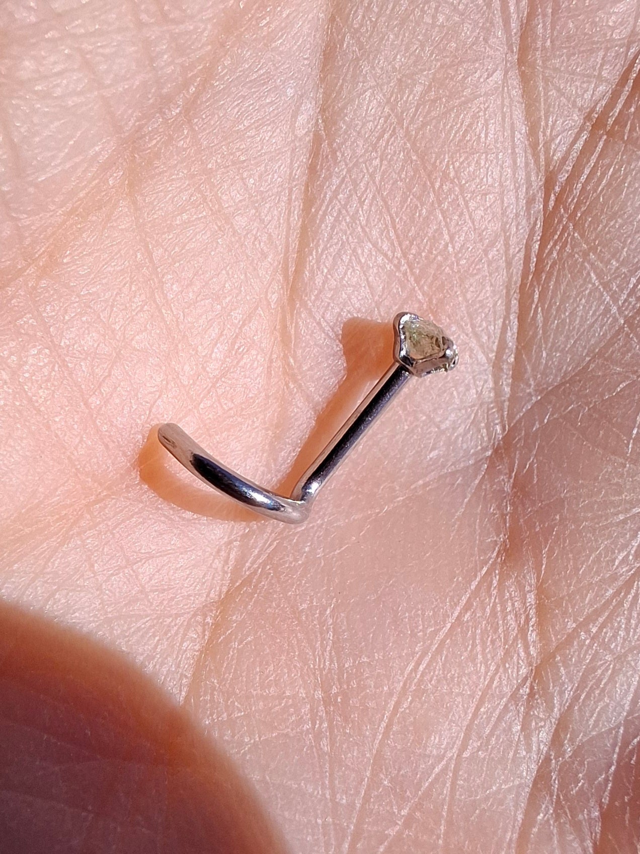 Moldavite (raw) NOSE STUD, 18G, Corkscrew, Surgical Steel, Tektite (Ref: N19)
