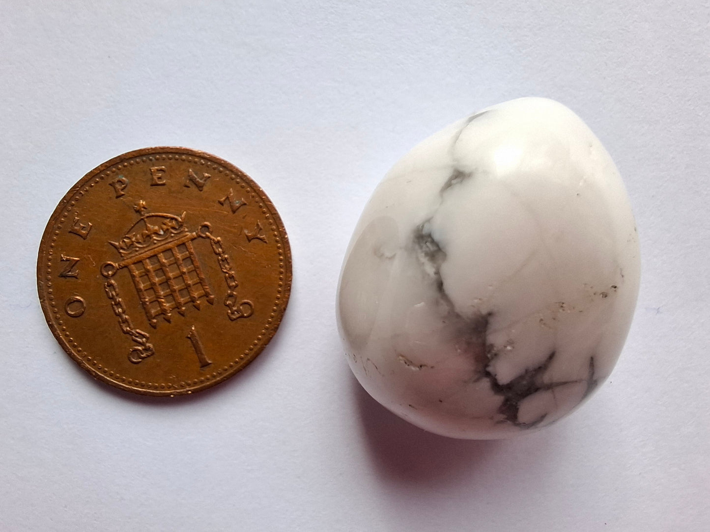 Howlite, Tumble Stone, Crystal (Ref: T42)