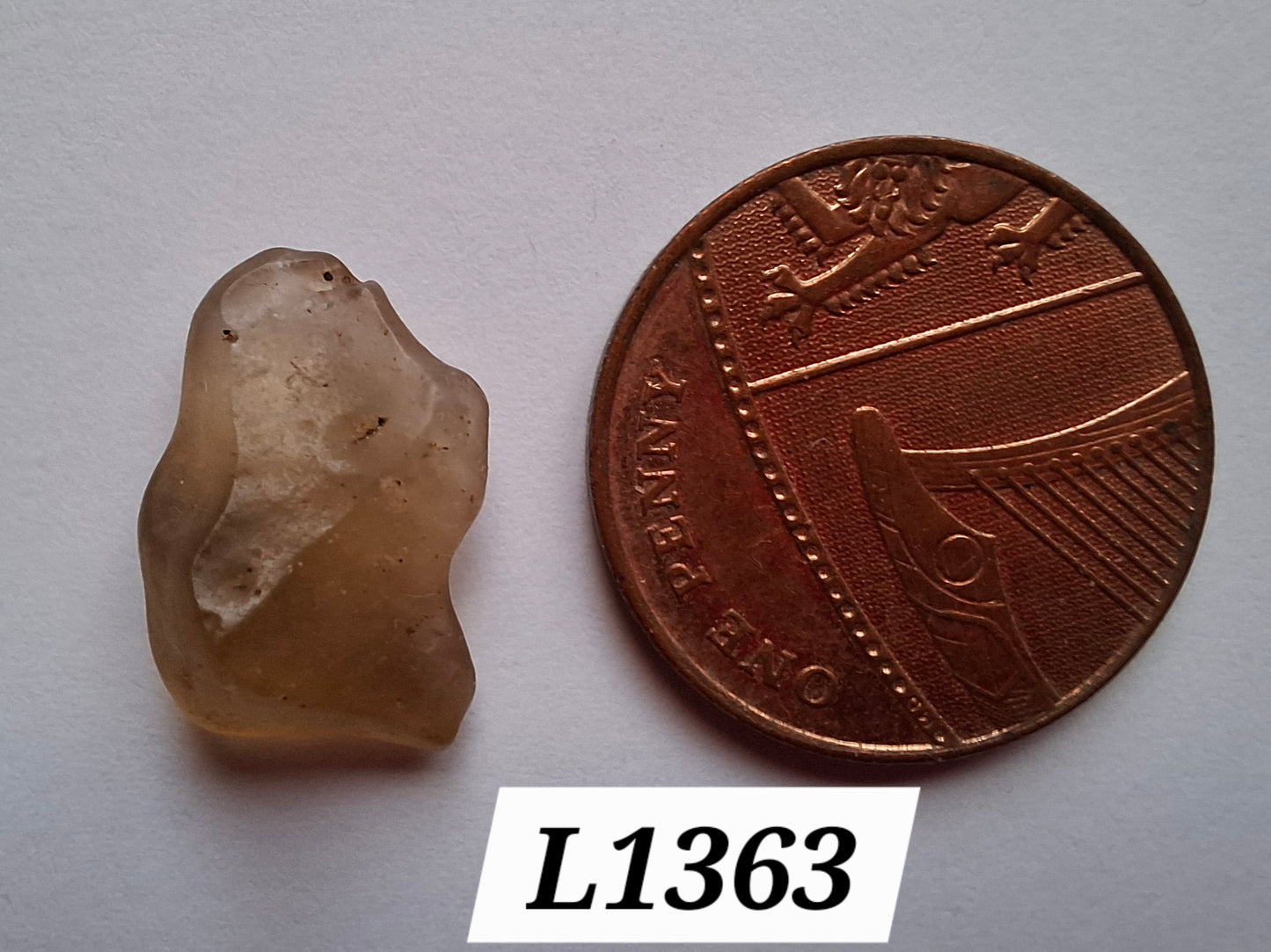 Libyan Desert Glass (darker) Piece, 0.95g, Tektite (Ref: L1363)