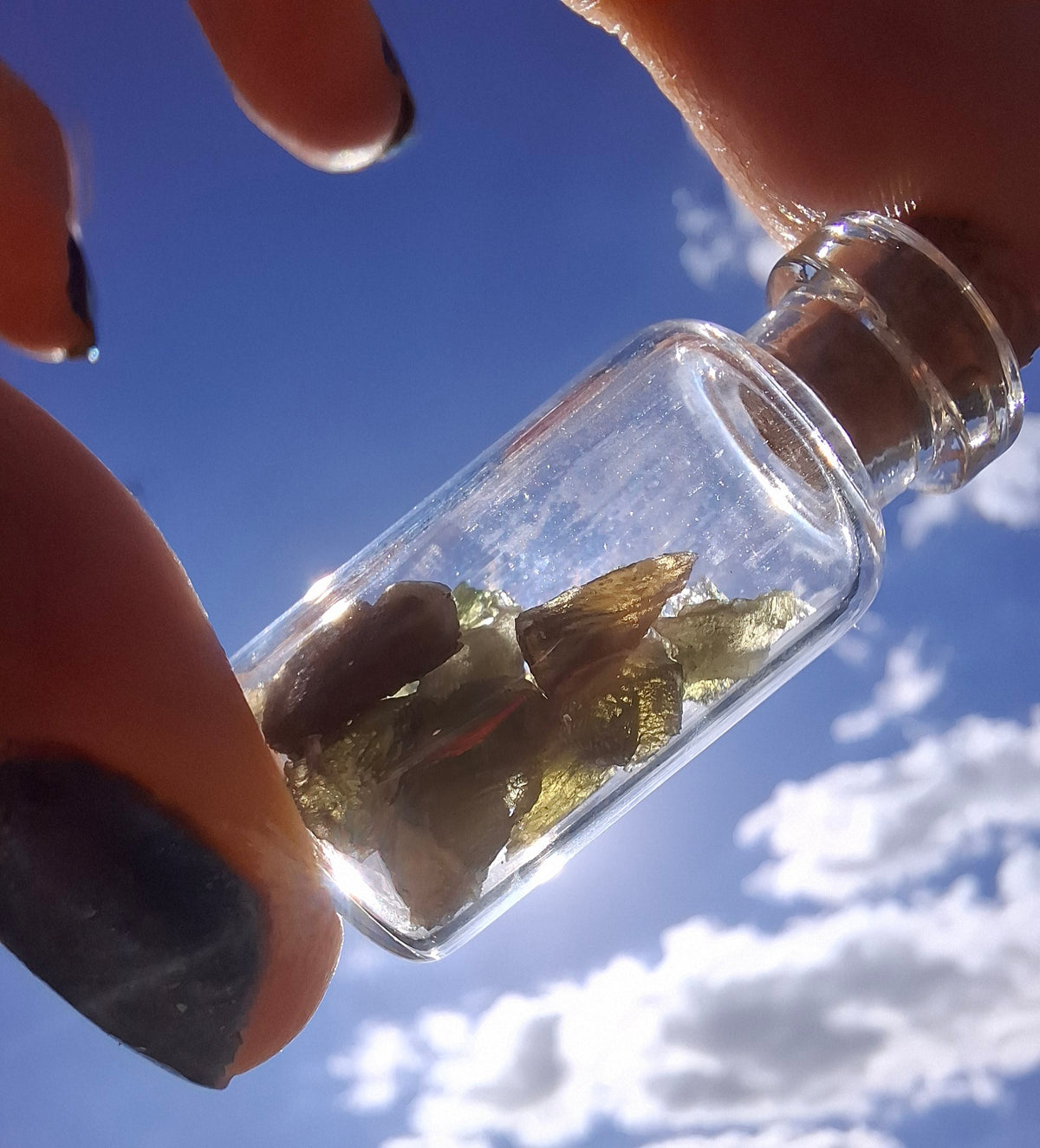 Moldavite Chips (2.00g) in 3ml Bottle, Tektite (Ref: B43)