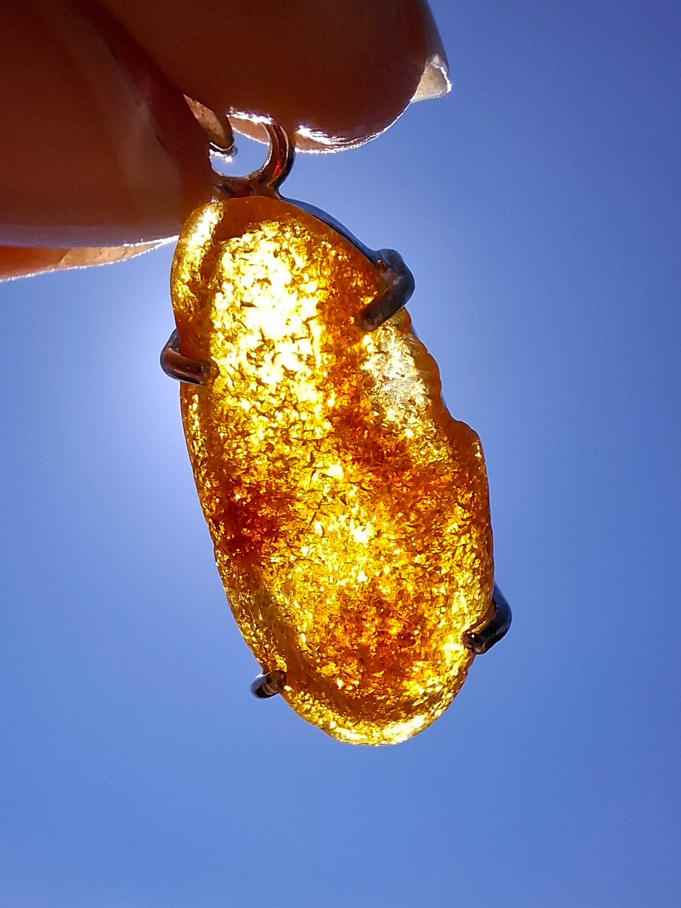 Baltic Amber Pendant, 925 Silver, Fossil (Ref: AP12)