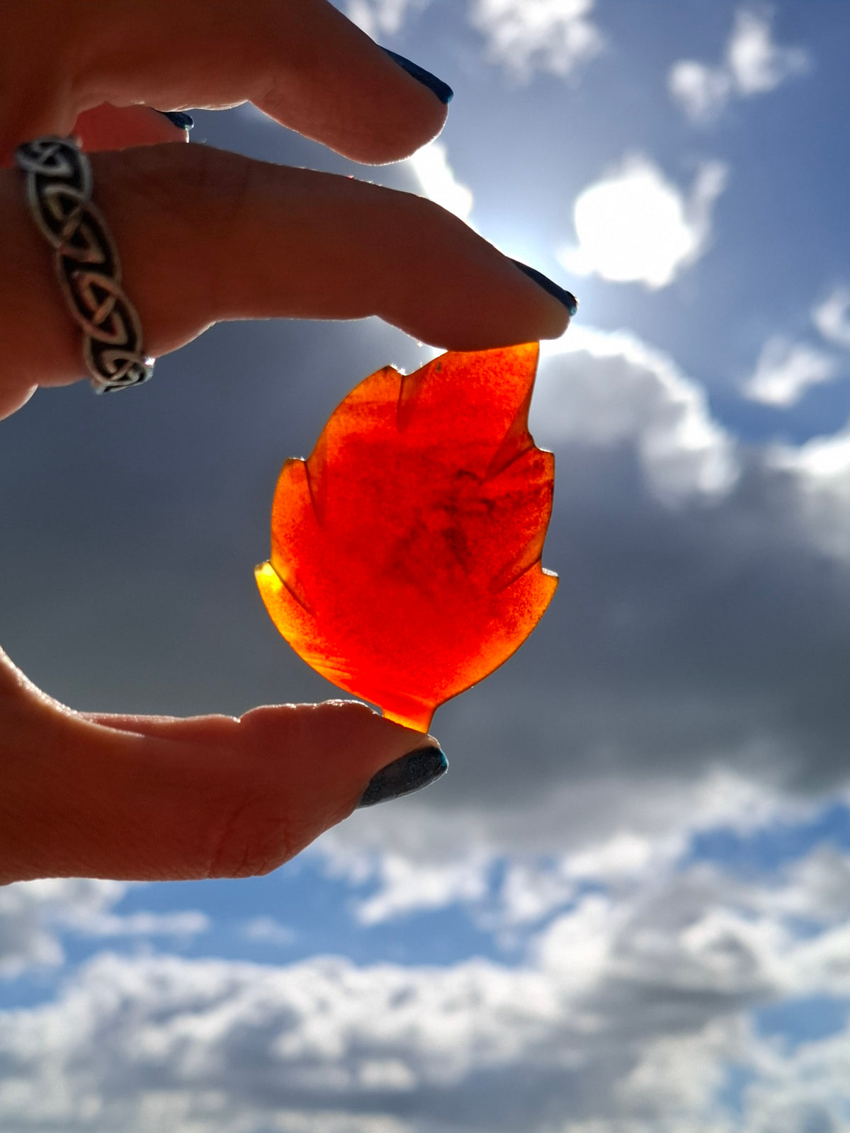 Red Amber Leaf Carving, 7.69g, Fossil (Ref: Leaf5)