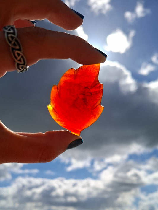 Red Amber Leaf Carving, 7.69g, Fossil (Ref: Leaf5)