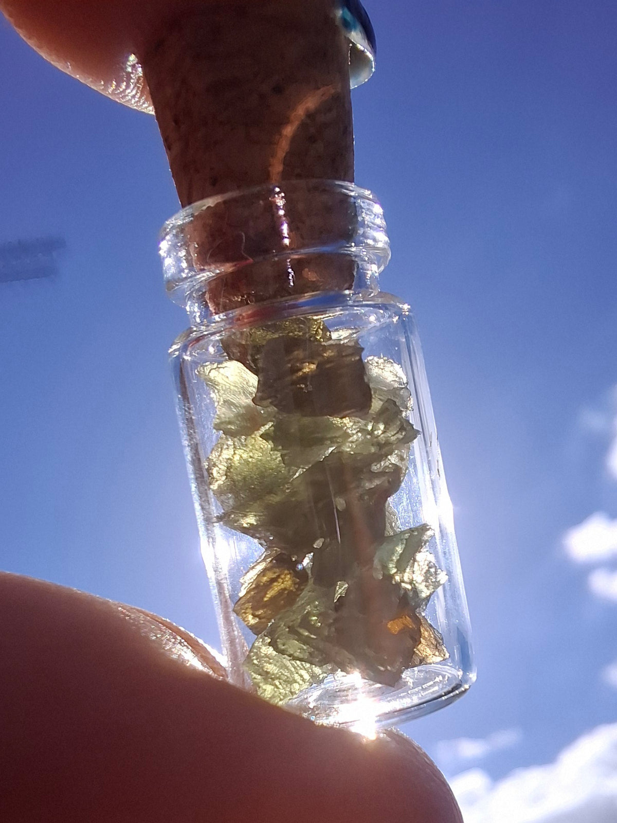 Moldavite Chips (1.00g) in 1ml Bottle, Tektite (Ref: B39)