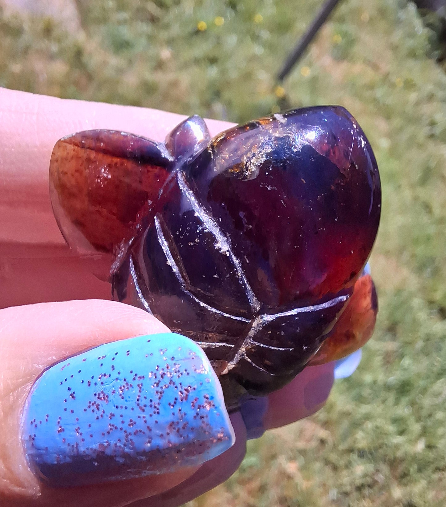Red Amber Honey Bee Carving, 10.66g, Fossil (Ref: Bee39)