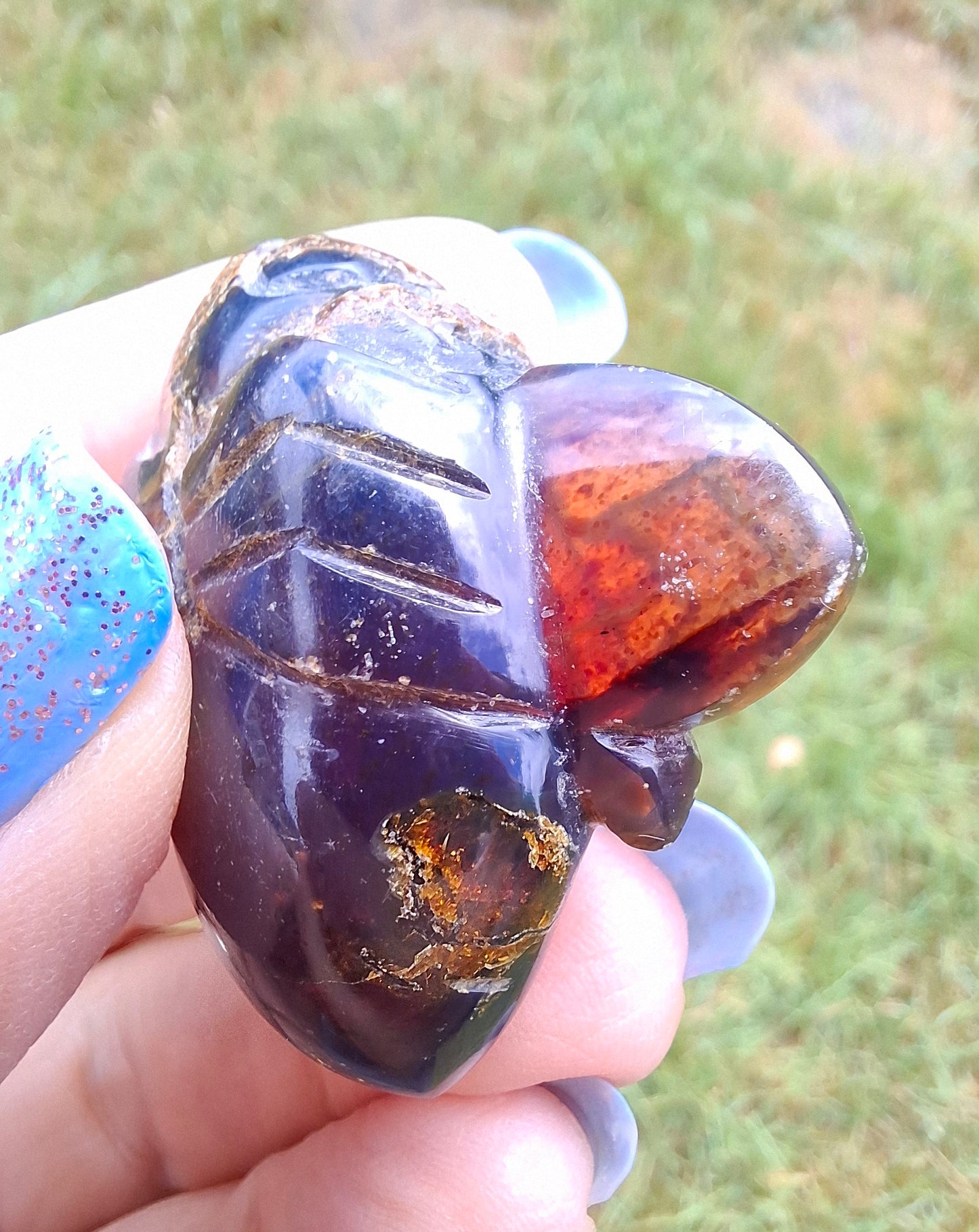 Red Amber Honey Bee Carving, 10.66g, Fossil (Ref: Bee39)