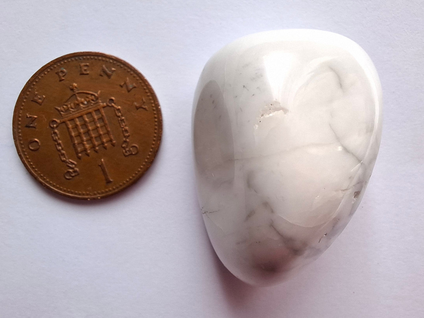 Howlite, Tumble Stone, Crystal (Ref: T36)