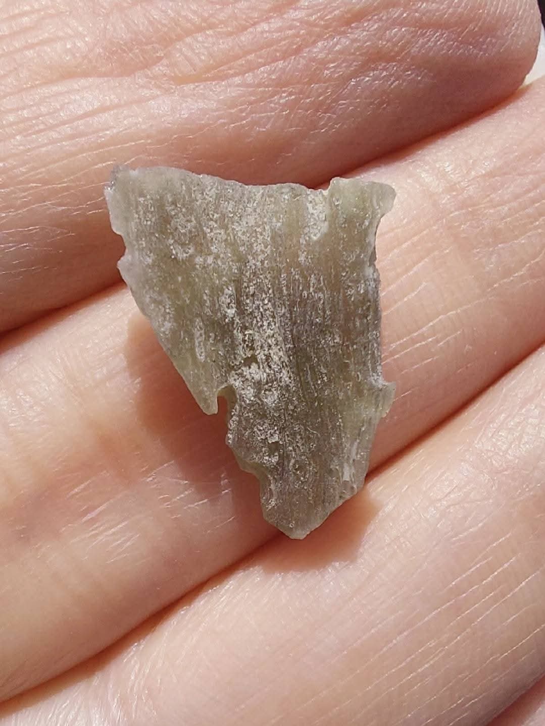 Moldavite Piece, 0.59g, Tektite (Ref: E155)
