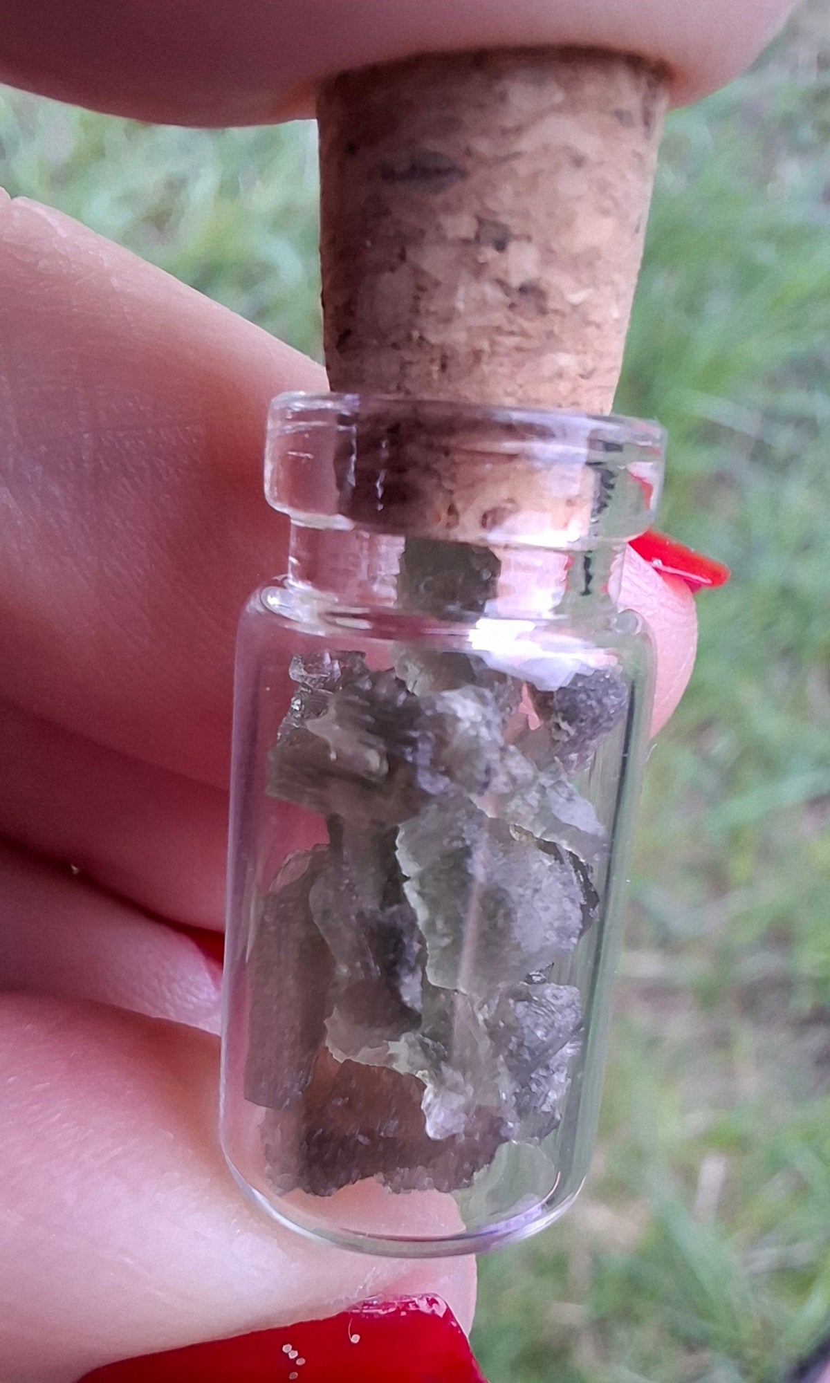Moldavite Chips (1.00g) in 1ml Bottle, Tektite (Ref: B30)