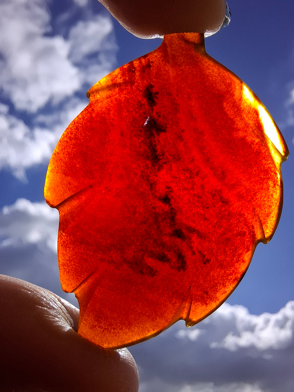 Red Amber Leaf Carving, 8.35g, Fossil (Ref: Leaf2)
