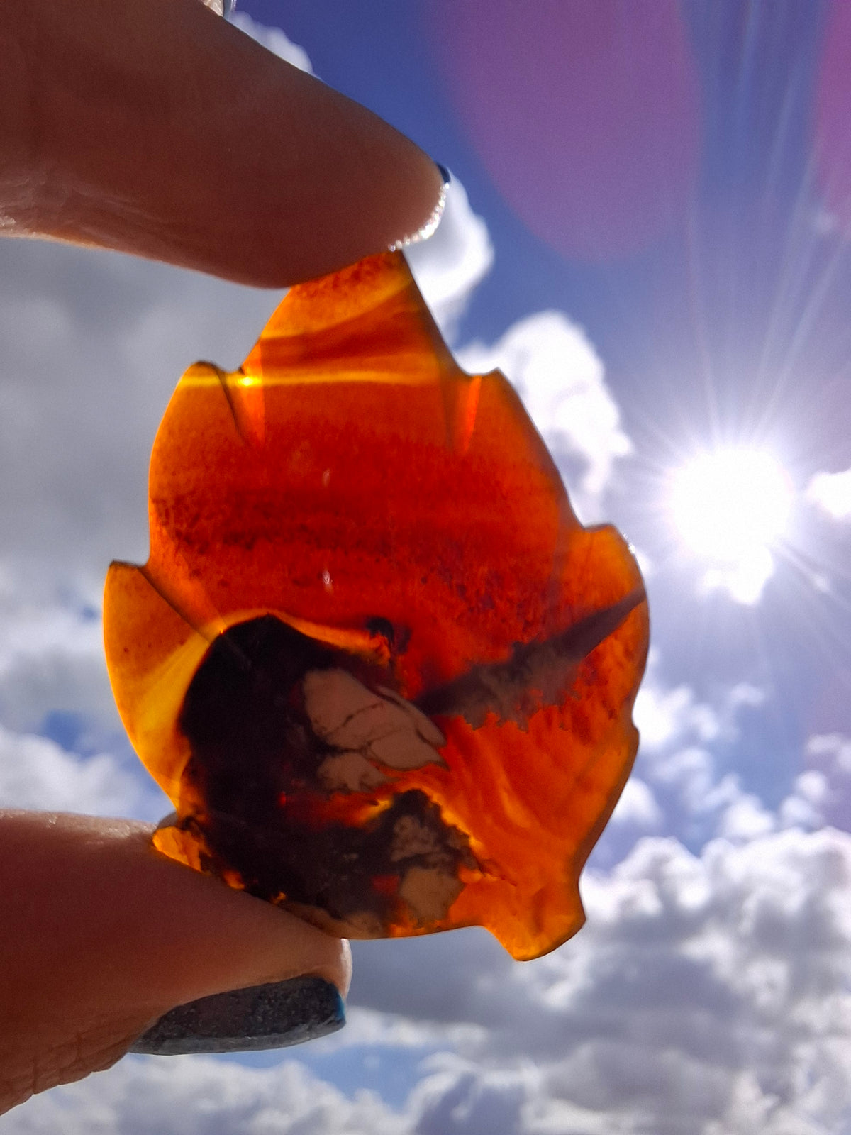 Red Amber Leaf Carving, 7.42g, Fossil (Ref: Leaf13)