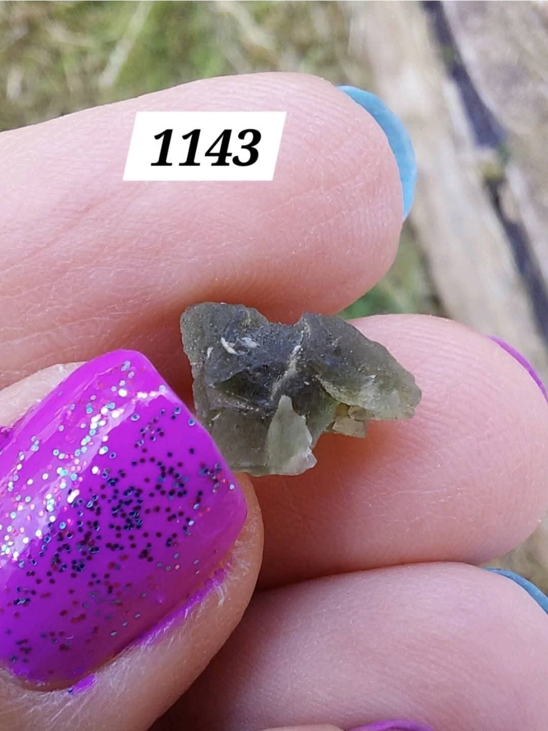 Moldavite Piece, 0.64g, Tektite (Ref: 1143)