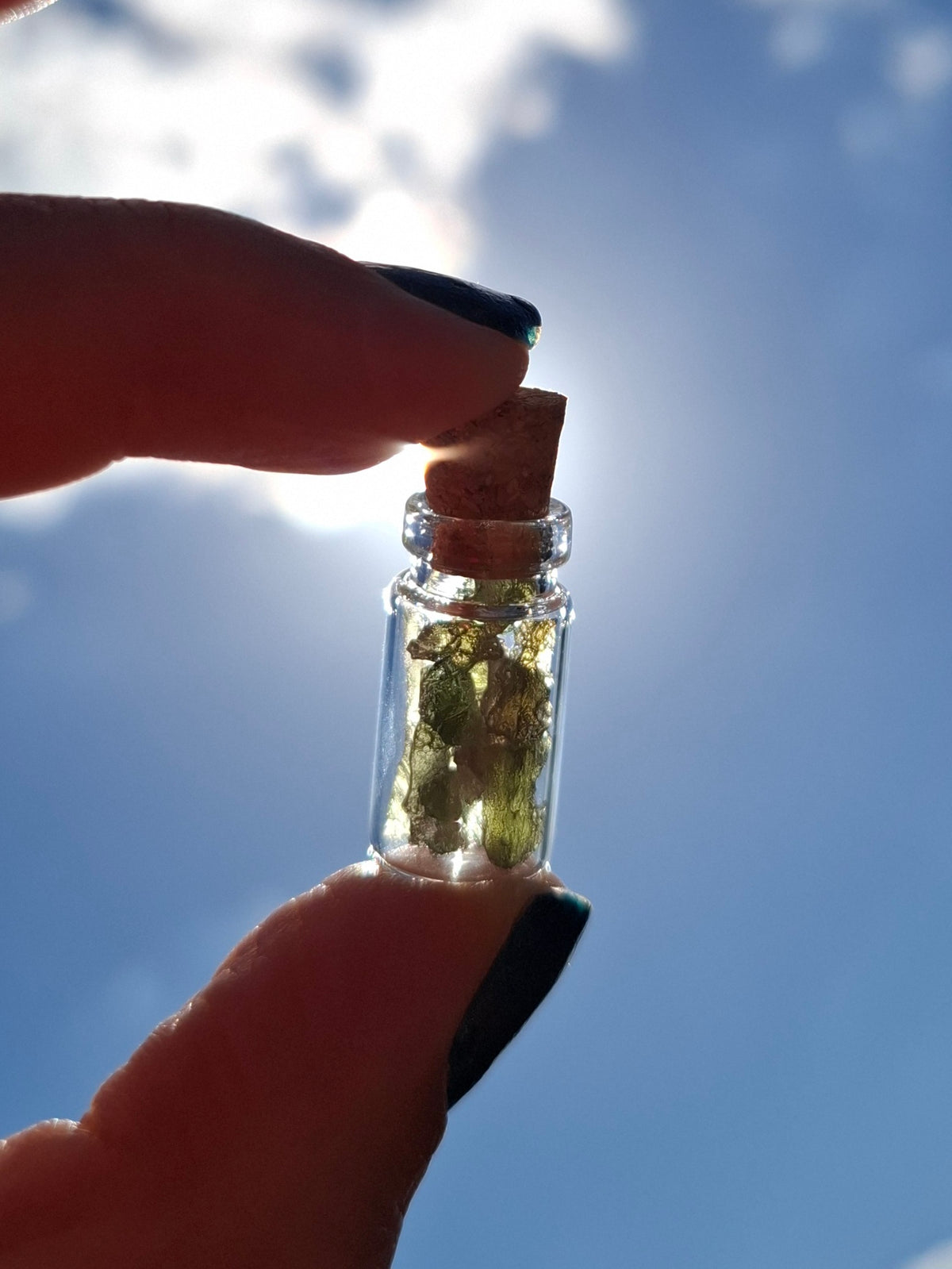Moldavite Chips (1.00g) in 1ml Bottle, Tektite (Ref: B33)