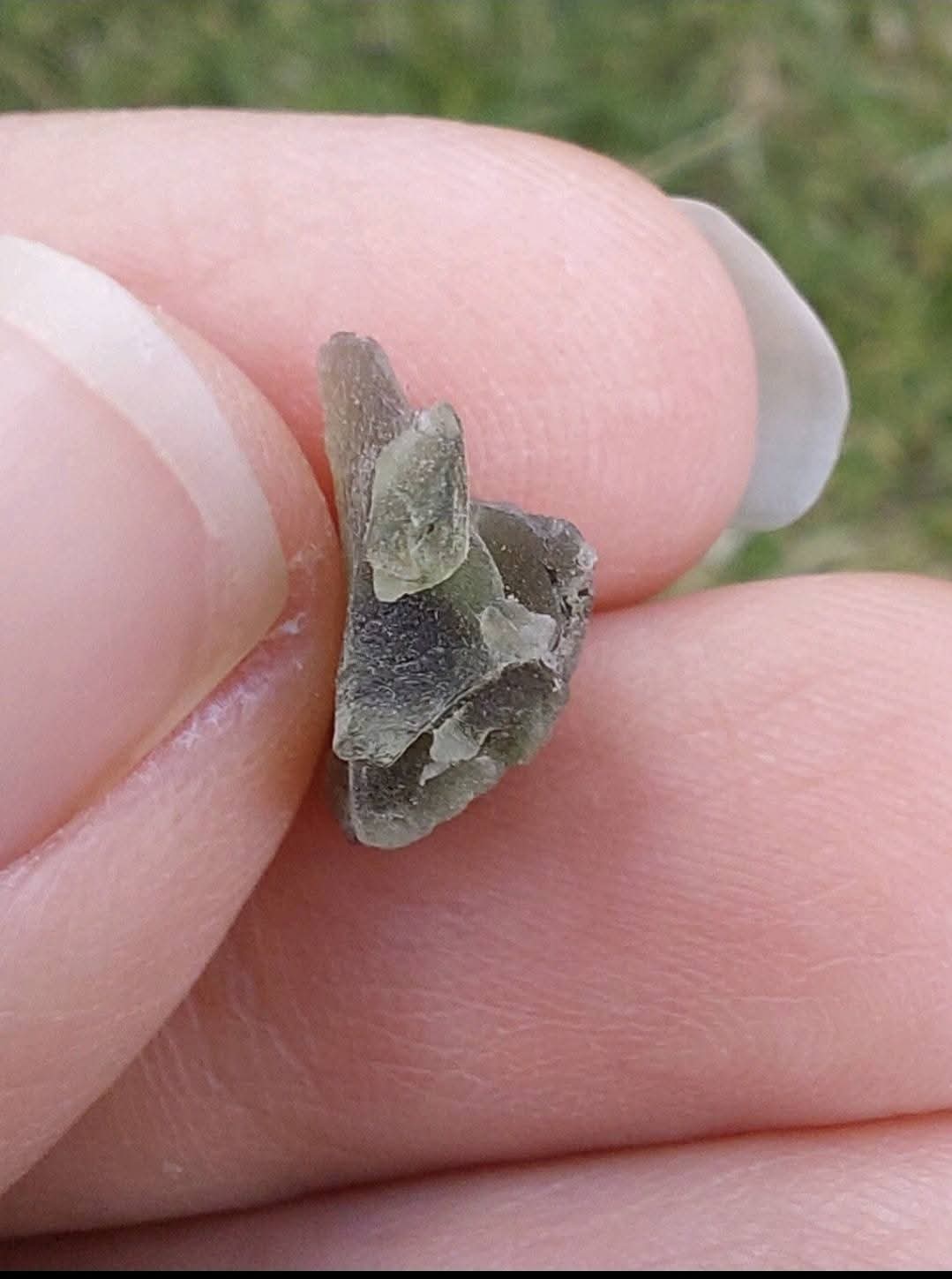 Moldavite Piece, 0.69g, Tektite (Ref: E60)