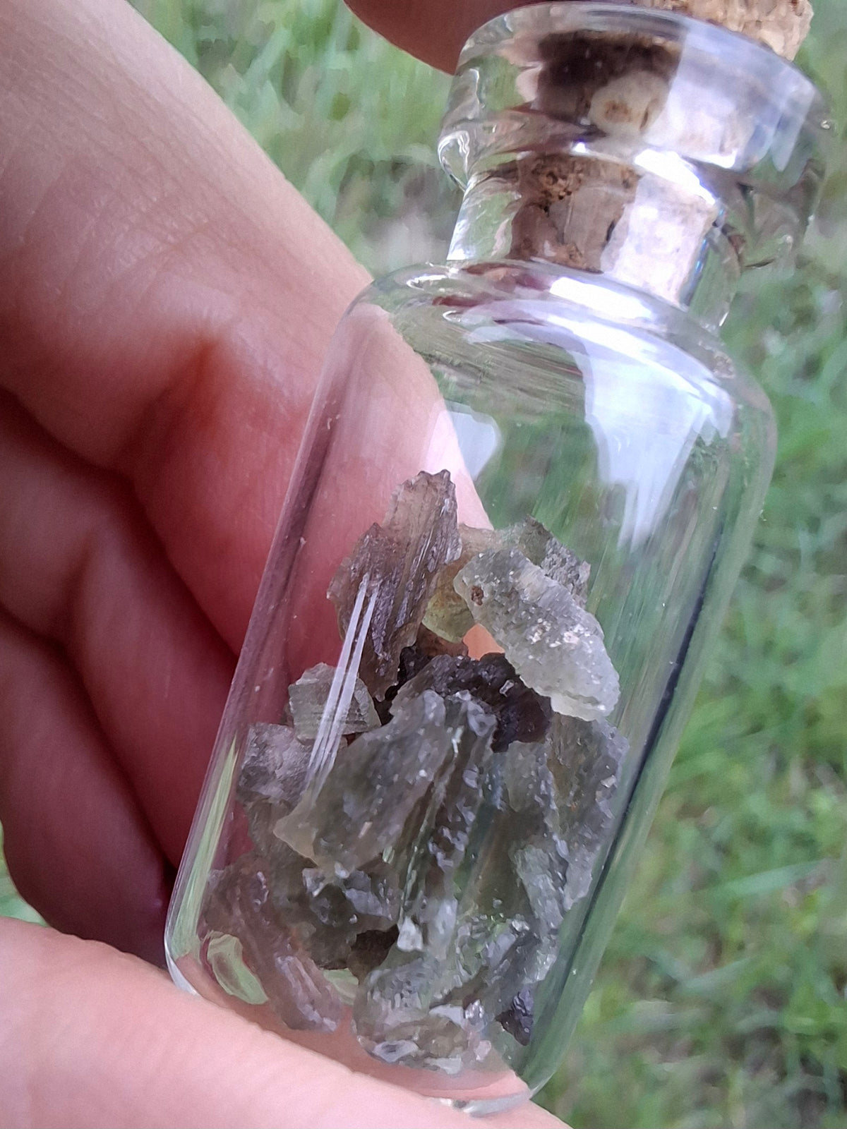 Moldavite Chips (2.00g) in 3ml Bottle, Tektite (Ref: B41)