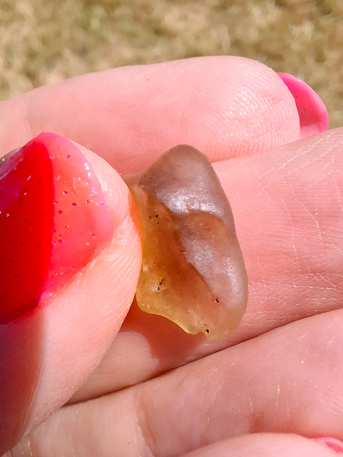 Libyan Desert Glass (darker) Piece, 0.95g, Tektite (Ref: L1363)