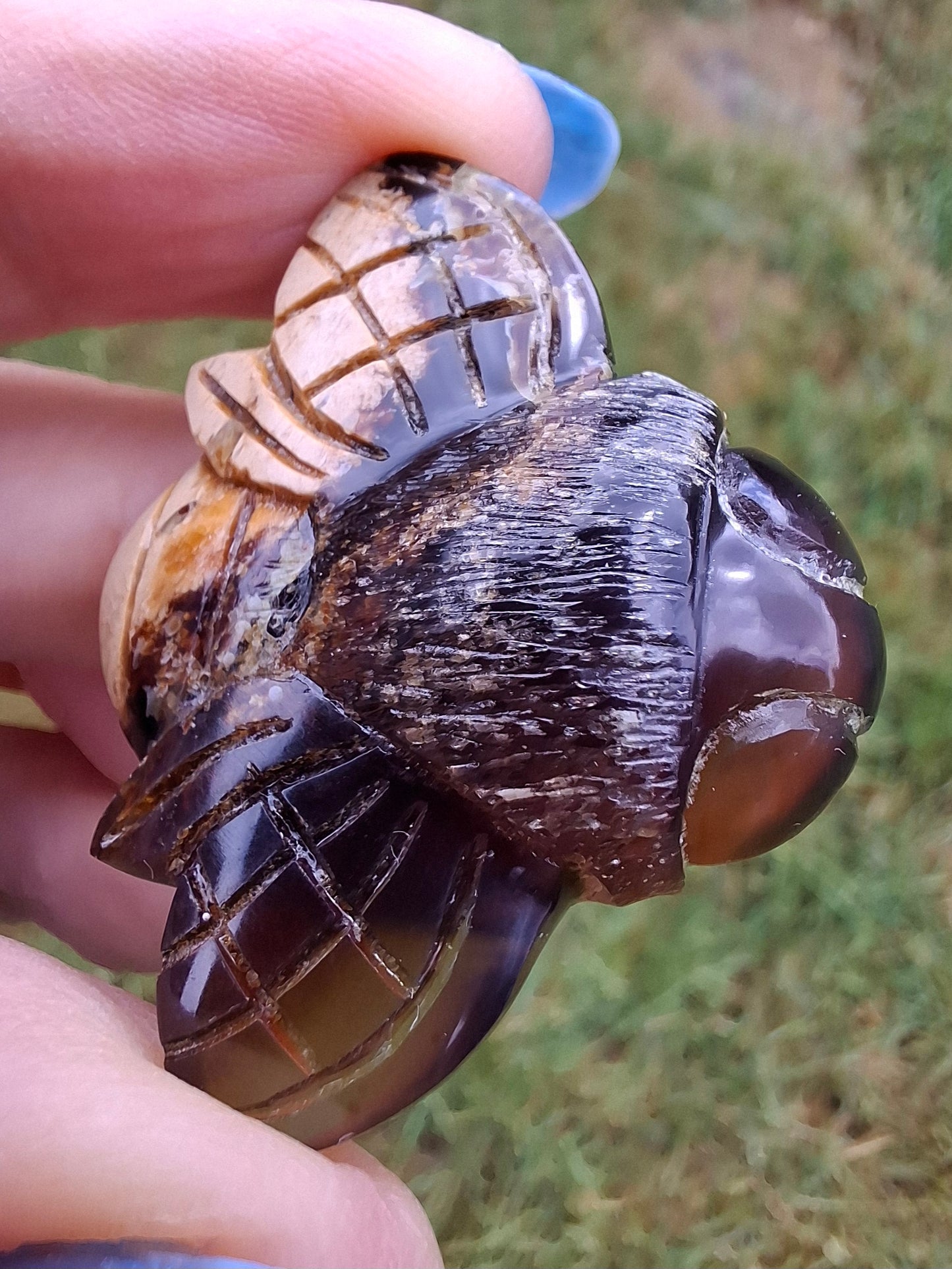 Red Amber Honey Bee Carving, 7.00g, Fossil (Ref: Bee31)