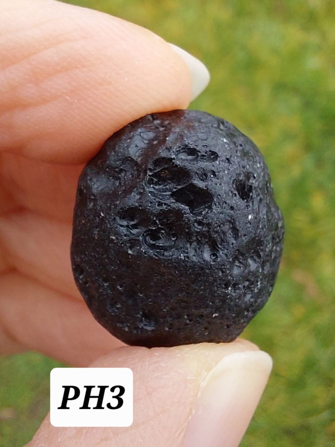 Philippinite (Rizalite), 9.75g, Tektite