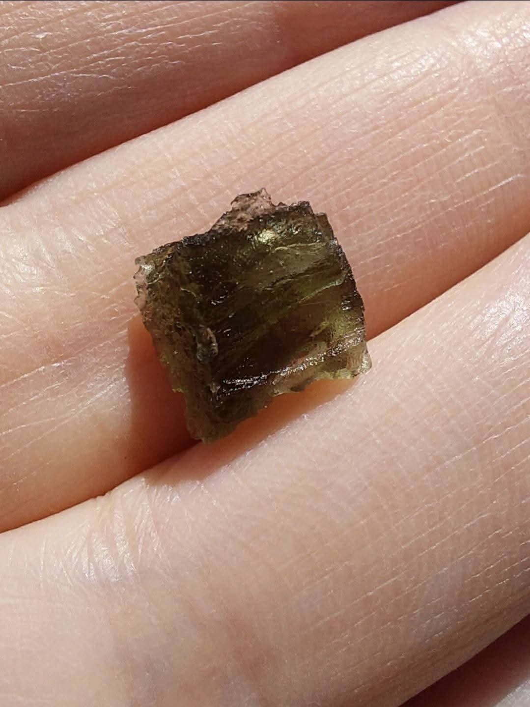 Moldavite Piece, 0.65g, Tektite (Ref: 1100)