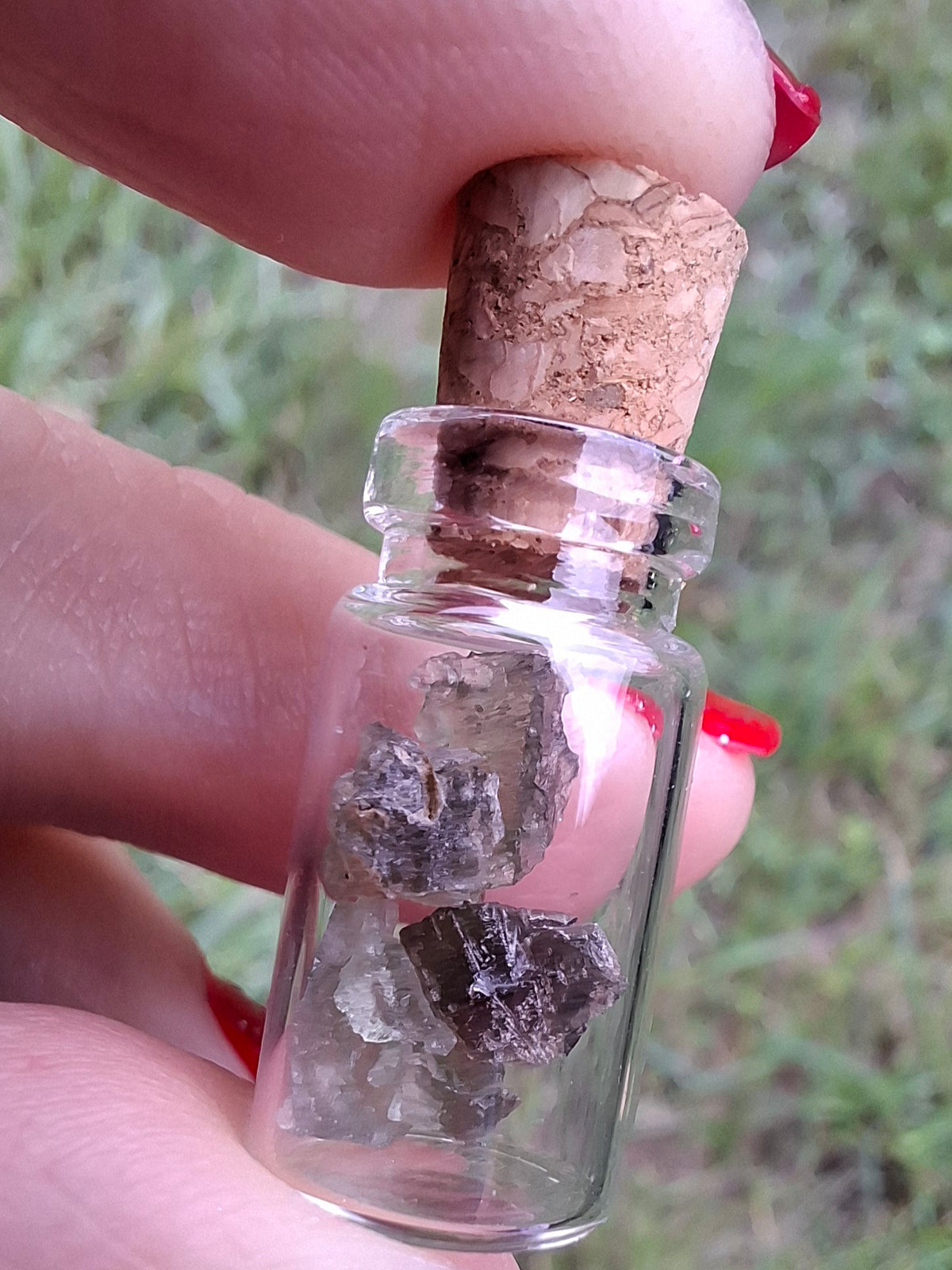 Moldavite Chips (0.50g) in 1ml Bottle, Tektite (Ref: B22)