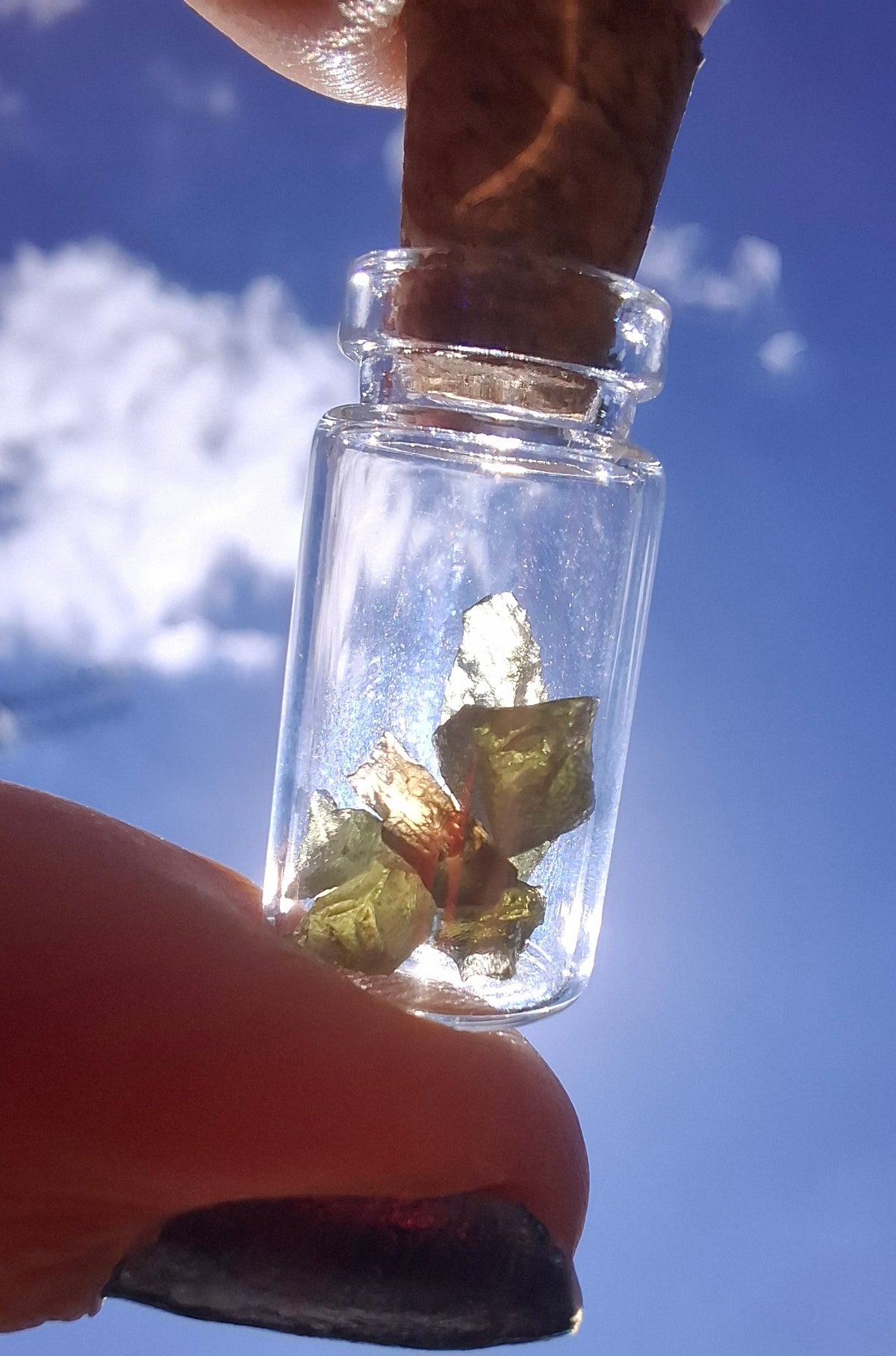 Moldavite chips (0.50g) in 1ml Bottle, Tektite (Ref: B20)