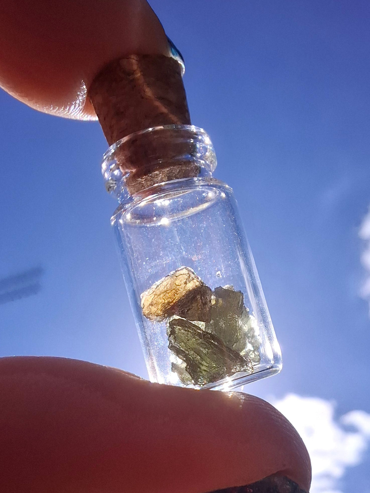 Moldavite Chips (0.50g) in 1ml Bottle, Tektite (Ref: B29)