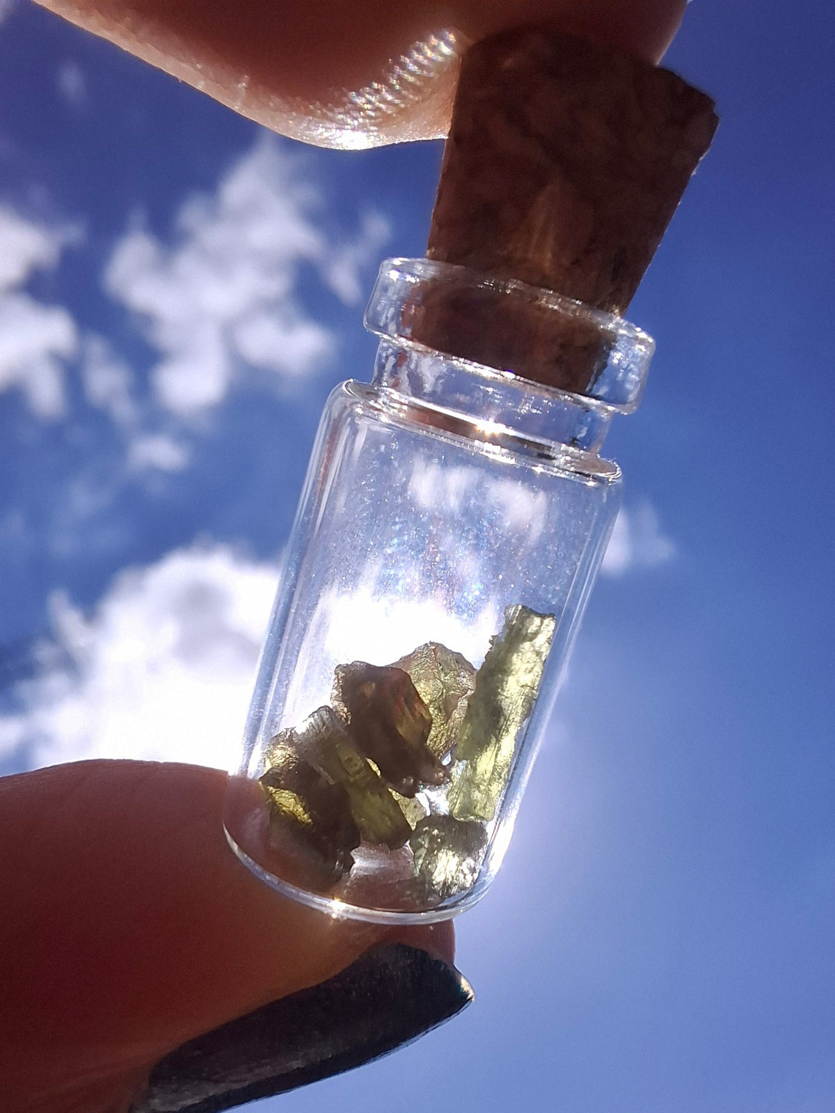 Moldavite chips (0.50g) in 1ml Bottle, Tektite (Ref: B20)