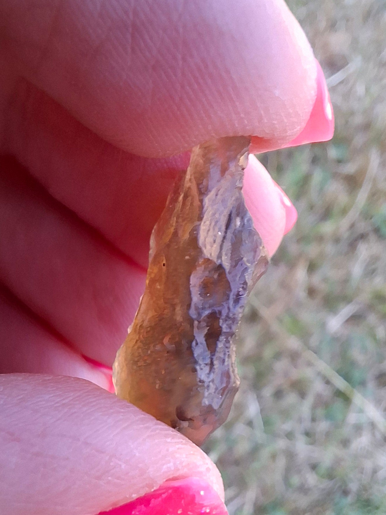 Libyan Desert Glass (darker) piece, 2.88g, Tektite (Ref: L1358)