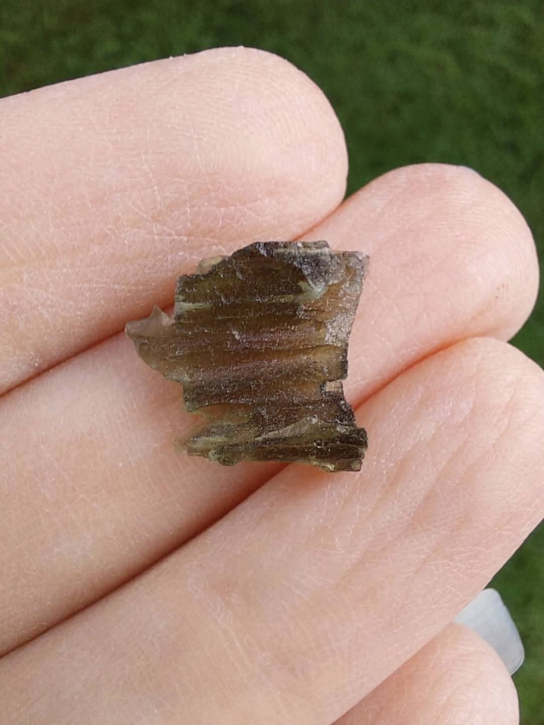 Moldavite Piece, 0.75g, Tektite (Ref: 889a)